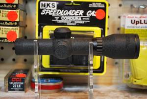 lot 22 image: Like new BSA Deerhunter rifle scope 2.5x20