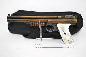lot 6 image: Benjamin Benjamin Franklin single shot pump air pistol