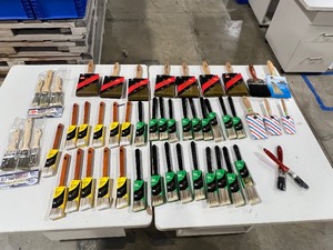 lot 35 image: 50 PAINT BRUSHES