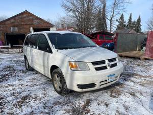 lot 4 image: 2010 Dodge Grand Caravan SE with 170,000 miles