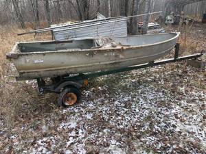 lot 23 image: Aluminum Boat and Trailer