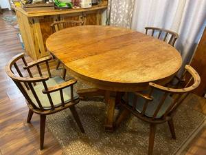 lot 28 image: Kitchen Table with Mid Sections
