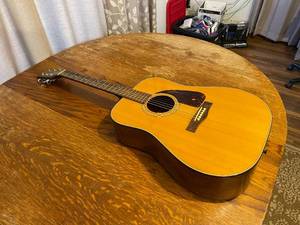 lot 32 image: Fender F-210