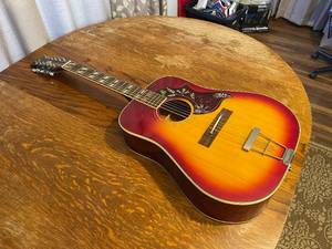 lot 34 image: Lyle 47012 Guitar