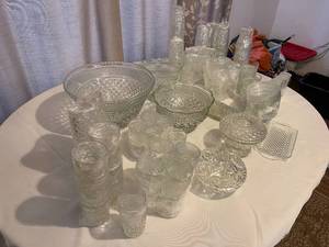 lot 62 image: Glass Serving Bowl and Cups