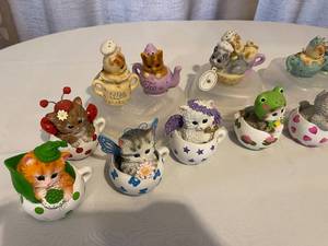 lot 63 image: Antique Trinket Cats