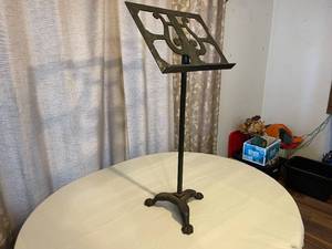 lot 66 image: Music Stand