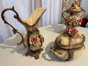 lot 77 image: Capodimonte Lidded Coffee Pot pitcher