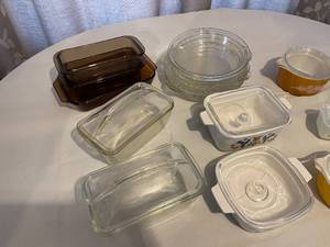 lot 85 image: Pyrex Glass Kitchenware