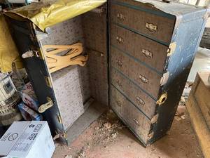 lot 92 image: Storage Containers