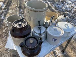 lot 106 image: Crock pots and Containers, Chamber pots