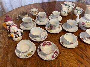 lot 139 image: Teacups and Teacup Plates