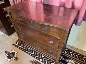 lot 141 image: Antique Dresser