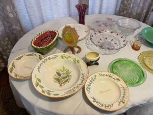 lot 142 image: Depression Glass, Various Platters