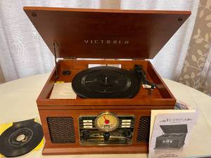lot 143 image: Record Player, Records