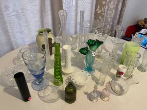 lot 147 image: Glass Ware Vases, Collectible Glasses