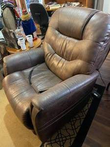 lot 155 image: Power Recliner