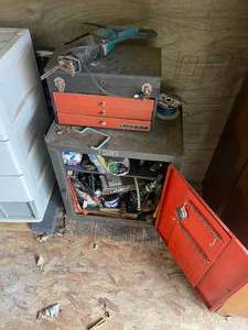 lot 179 image: Red Craftsman Toolbox and Tools