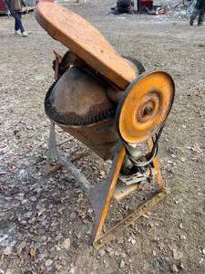 lot 196 image: Cement Mixer