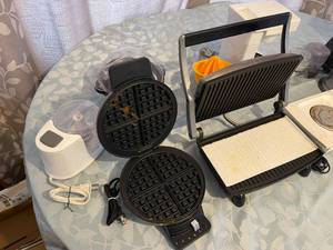 lot 199 image: Waffle Maker, Blender, Dicer