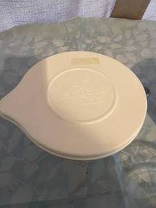 lot 208 image: Pampered Chef Mixing Bowl and Measuing Cups