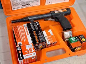 lot 63 image: Remington Ramset Powder Actuated Tool RS22 with Case