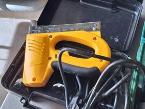 lot 83 image: Arrow Electric Stapler  Nail Gun ETFX50 with Case