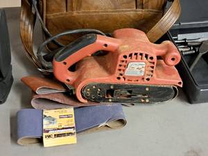lot 102 image: Belt Sander 3x21 with Extra Sanding Belts and Tool Bag