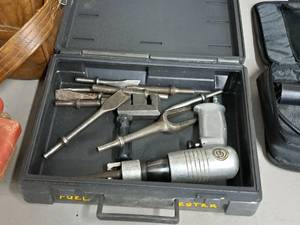 lot 103 image: CP Air Chisel with Chisel Bits and Case