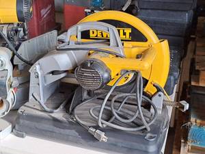 lot 114 image: DeWalt 14 Chop Saw DW871