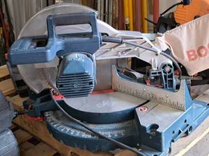 lot 115 image: Bosch 12 Compound Miter Saw 3912