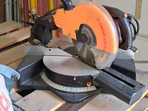 lot 116 image: Chicago Electric Power Tools 10 Compound Slide Miter Saw 41168