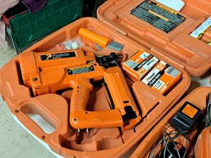 lot 117 image: Paslode 16-GA Cordless Finish Nailer IM250 II with Case