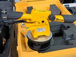 lot 120 image: Berger Instruments Survey Scope  Transit-Level 54-140B with Case