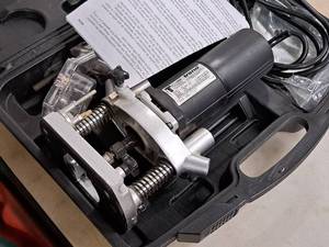 lot 125 image: USA Trend Router T3EL with Acccessories and Case