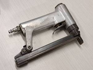 lot 140 image: BeA Air Stapler