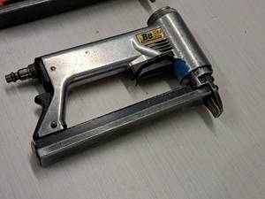 lot 139 image: BeA Air Stapler