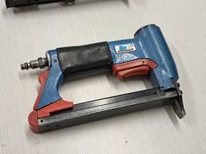 lot 138 image: BeA Air Stapler