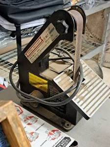 lot 154 image: Central Machinery Belt Sander MBS130 1x30 with Sander Belt