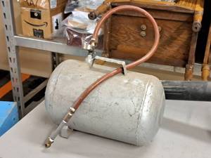 lot 157 image: Handy Air 5-Gallon Portable Air Tank