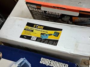 lot 194 image: Stark Knee Carpet Kicker Installer