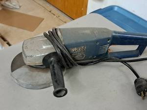 lot 207 image: AEG 1100W 7 Disc Grinder WSZ1100