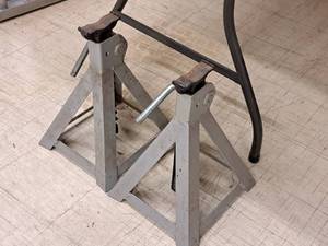 lot 215 image: Lot of (2) Heavy Duty 6-Ton Jack Stands