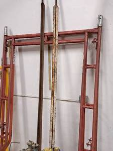 lot 40 image: Scaffolding - (2) Uprights, (2) Cross Supports