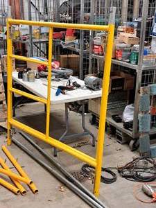 lot 39 image: Scaffolding - (2) Uprights, (2) Cross Supports
