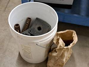 lot 45 image: Scaffolding Parts - Extenders, Footing, Pins