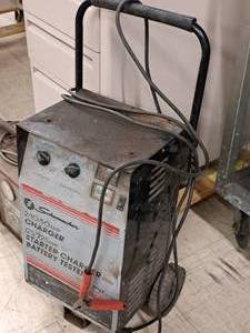 lot 34 image: Schumacher 6V12V 21050 Amp Charge 125225 Amp Starter Battery Charger & Tester