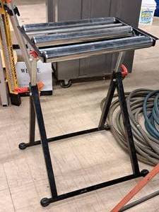 lot 228 image: 3-Roller Roller Stand