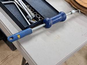 lot 220 image: Dent Puller