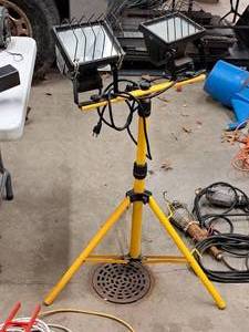 lot 235 image: Shop Work Light 2-head